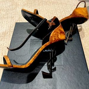 Saint Laurent
Opyum heels
40EU
Good condition
Brown, Suede